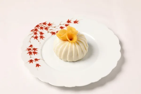 花びらのように林檎を飾ったポムレ