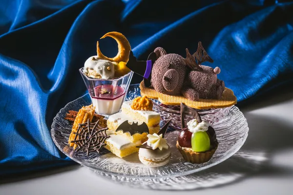 スイーツスタンドの紹介に掲載された画像（ハロウィンver.）