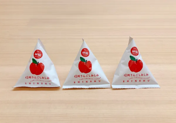 「信州りんごしみしみ」のテトラ型個包装