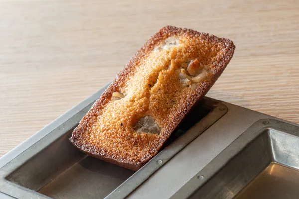 二日間限定の栗の焼き立てフィナンシェ