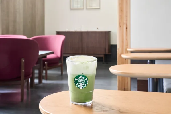 企画展に合わせた抹茶ティーラテのカスタマイズ
