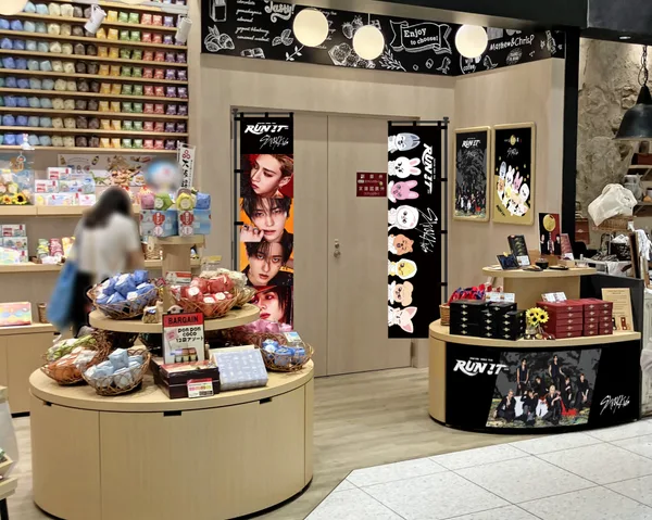 Stray Kids仕様に装飾されるpon pon Ja pon ルクアイーレ店のイメージ
