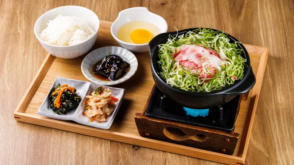 炭炉まん店内