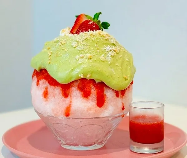 尼ヶ坂サロンのまるごと生苺のかき氷