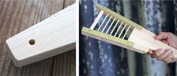 持ち手の端に開けた吊るし穴の接写と、鬼おろしを手に持って掲げたところ
