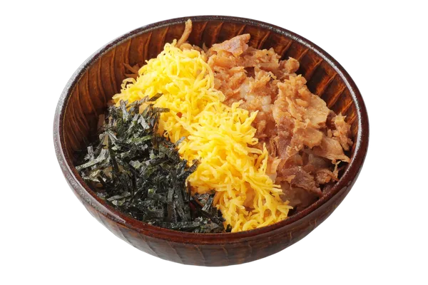 小石原焼の茶碗で味わう、温かいかしわめし