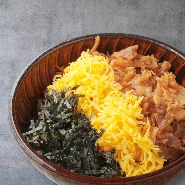 店で炊いた温かいかしわめし