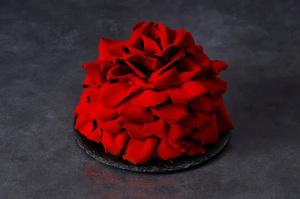バラをかたどったクリスマスケーキ Rose