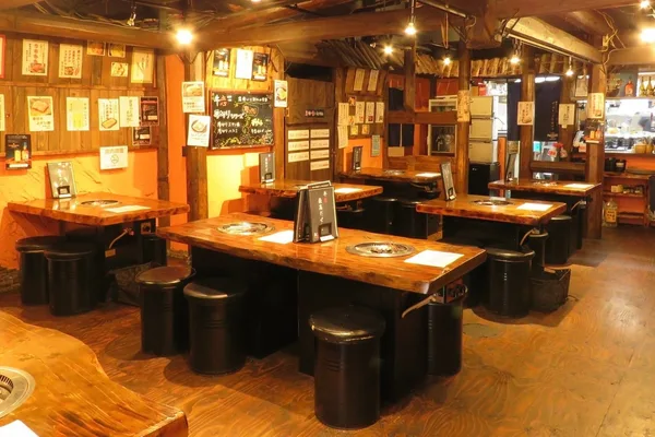 牛恋新宿1階店 内観