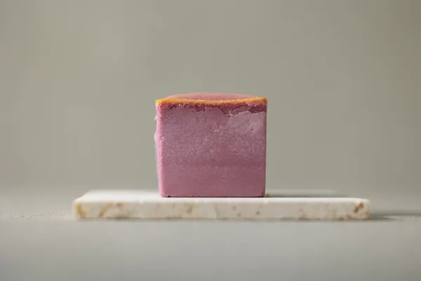 紫芋のWEEKEND' CHEESECAKE Cube