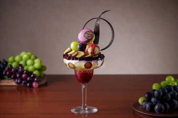 巨峰とシャインマスカットのパフェ Grape Jewels