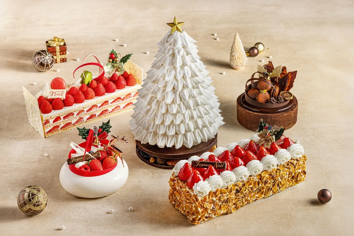 ミルフィーユを含む5種のクリスマスケーキ