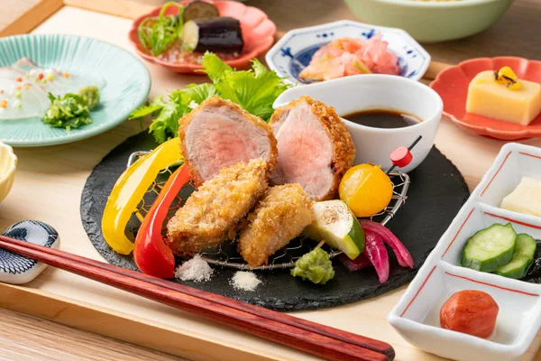 豚肉の照り焼き 果実と甘酒のソース