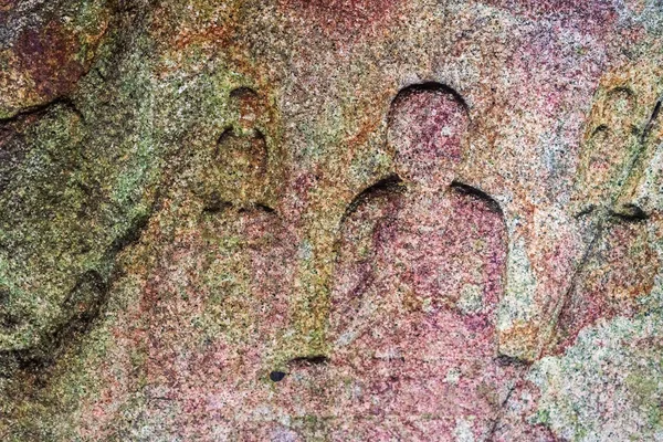 写真は仙禅寺の磨崖仏。