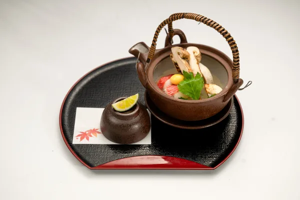 お椀/松茸の土瓶蒸し