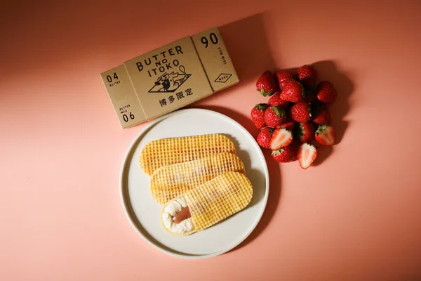 バターのいとこ 博多限定 あまおう苺 1箱3枚入り 1,080円(税込)