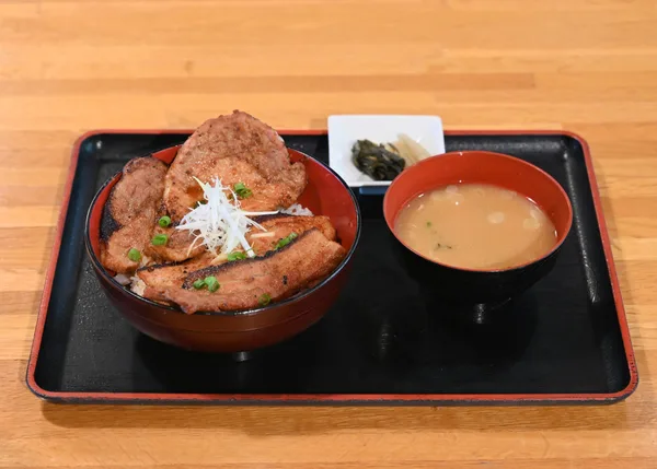 秩父銘店ちんばた監修 豚みそ丼