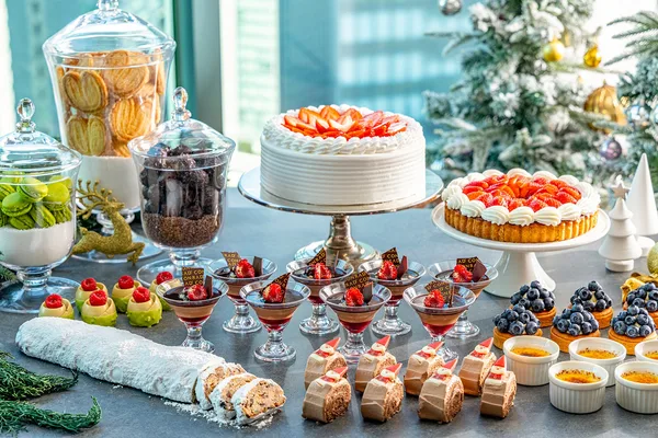 いちごとクリスマススイーツが彩るビュッフェ