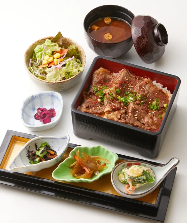 「黒毛和牛焼肉重御膳」税込3,300円