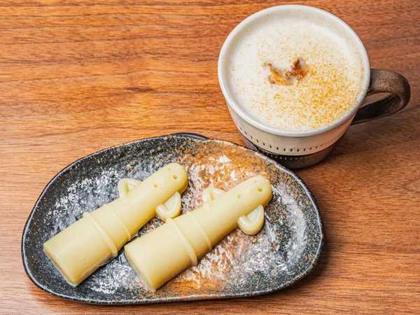 Mカフェのさつまいもの埴輪羊羹と甘酒ジンジャーソイラテ