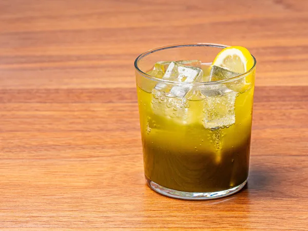 Mカフェの柚子香る抹茶ソーダ