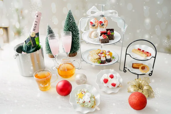 お花のアフタヌーンティー~クリスマスとプリンセスドレス~(ウェルカムシャンパンはノンアルコールで用意される)