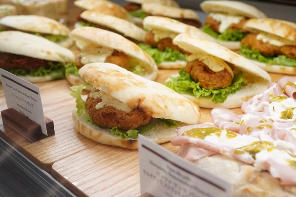 チキンコトレッタサンド