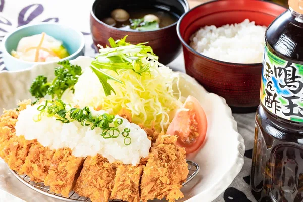 富士桜ポークのおろしとんかつ定食(税込1,730円)