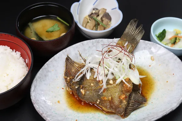 カレイの唐揚げ南蛮ソースかけ(定食:税込1,520円 単品:税込1,170円)