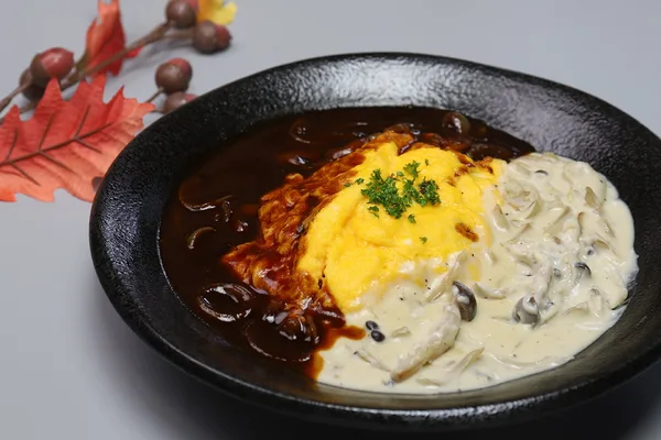 秋のきのこダブルソースじたてのオムライス(税込1,300円)