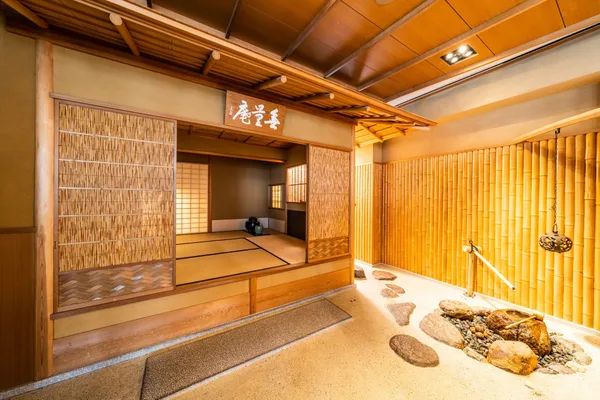 「茶」を主題に、京の文化を表現した福寿園京都本店についての節に掲載された画像(2点目)