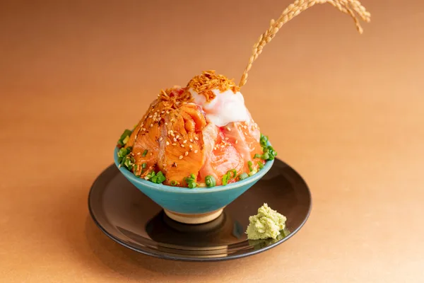 富士山サーモンお月見てっぺん丼