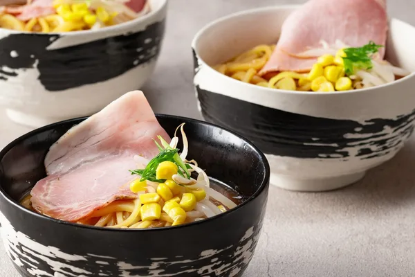 「蒜山ジャージー発酵バター」や「豚珍甘」など岡山県産の食材を使用したメニュー