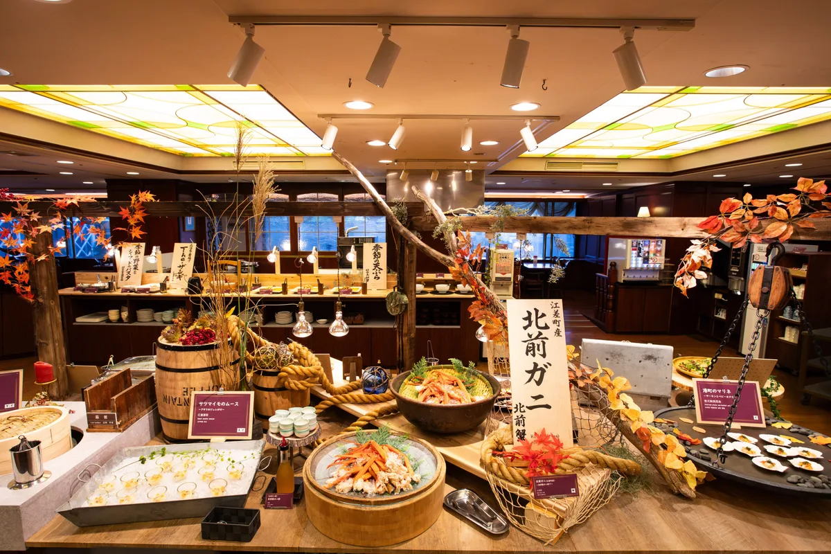 夕食ビュッフェ会場では60分の飲み放題が付きます