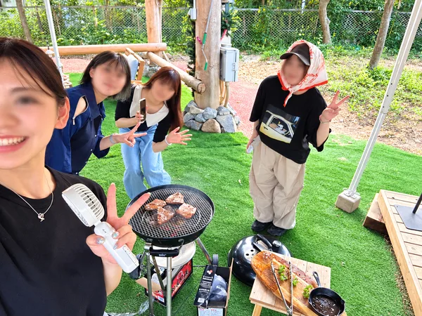 ツリーハウス下の専用BBQエリア
