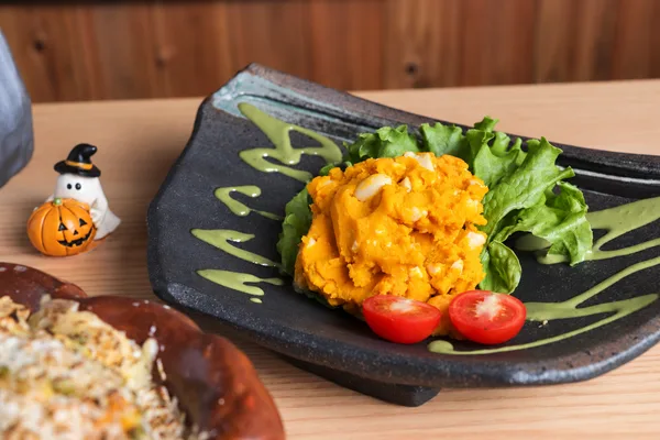 「緑色の「ゾンビソース」。その材料は、かぼちゃの皮」に掲載された画像