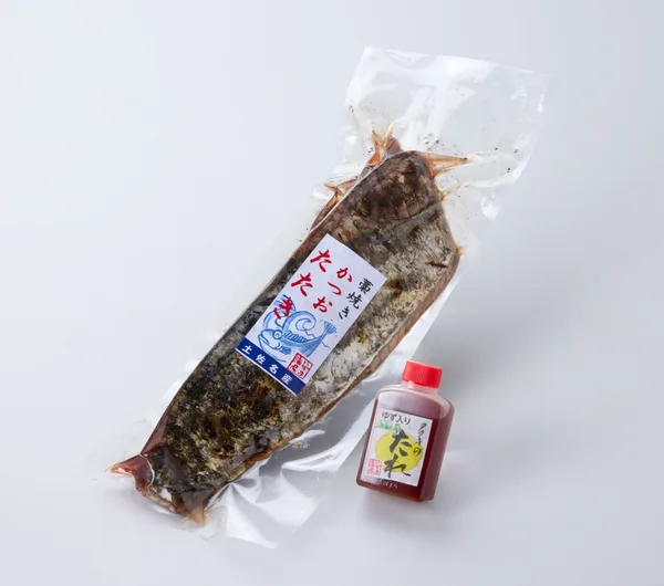 高知県産完全藁焼き鰹のタタキ
