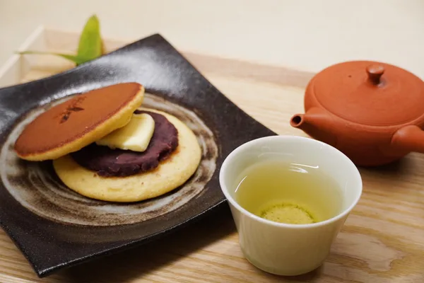 一茶一菓(南部茶とどら焼き)