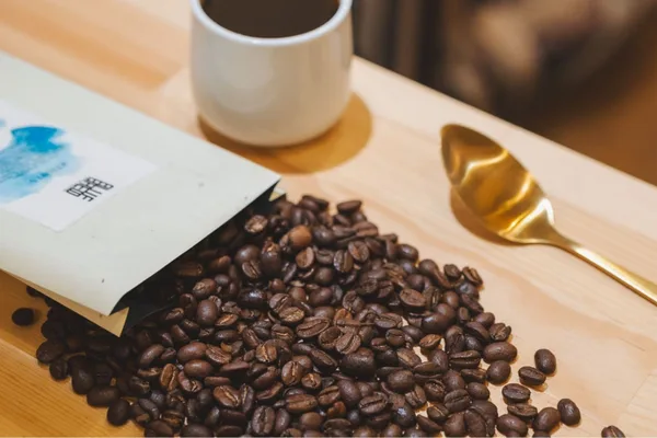 当日はコーヒーの提供に加え、 BLUE BREW COFFEE ROASTER の焙煎豆の販売も行います。
