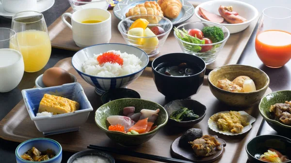 朝食の、地元食材を使った朝食ビュッフェ