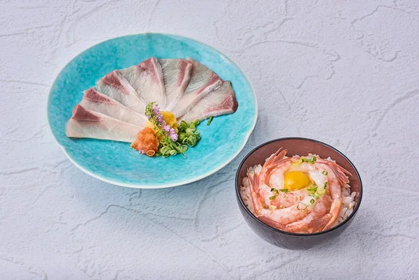 北陸めぐり会席のぶりの薄造りと甘海老丼