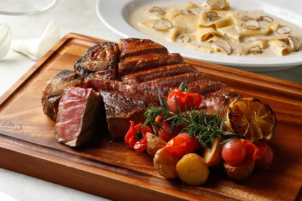 USDA PRIME BEEF T-BONEステーキとして掲載された画像