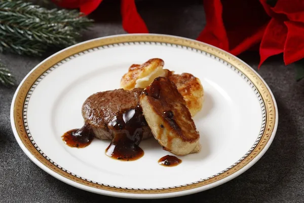 クリスマス期間限定で牛フィレ肉とフォアグラのステーキを提供