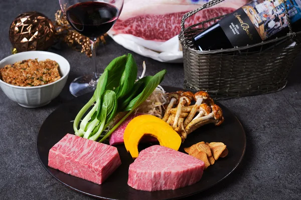 神戸牛と黒毛和牛の食べ比べをご用意