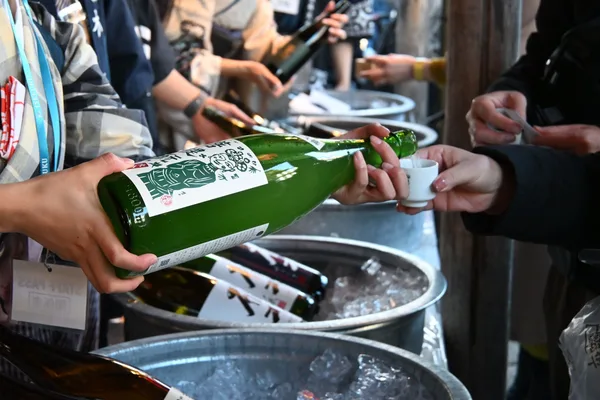 「実りに感謝し、新酒を奉る」に掲載された画像
