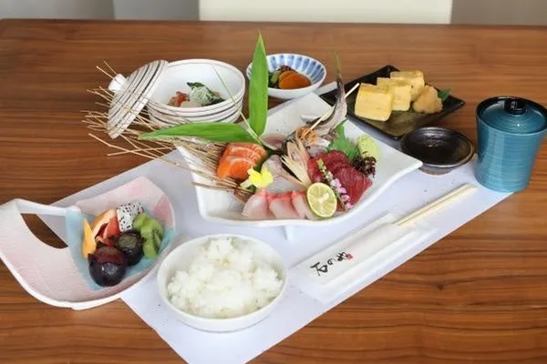 対局1日目の昼食 地魚お刺身御膳 2,750円（税込）