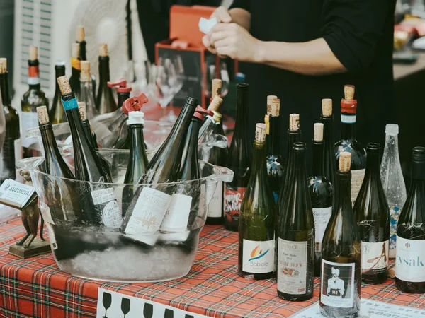 ナチュラルワインや日本酒、焼酎などアルコールも楽しめます