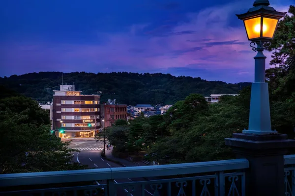 HOTEL AO KANAZAWA を石川門から望む外観