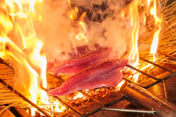 当日披露される藁焼きの様子
