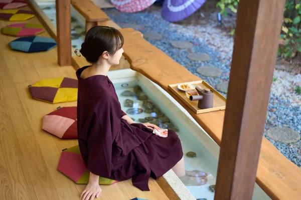 椿の蔵の裏庭にある足湯喫茶TSUBAKIYA